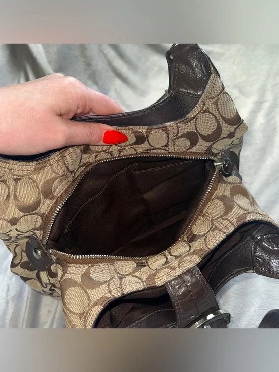 Coach Signature Soho Lynn Hobo Bag - Picture 11 of 16